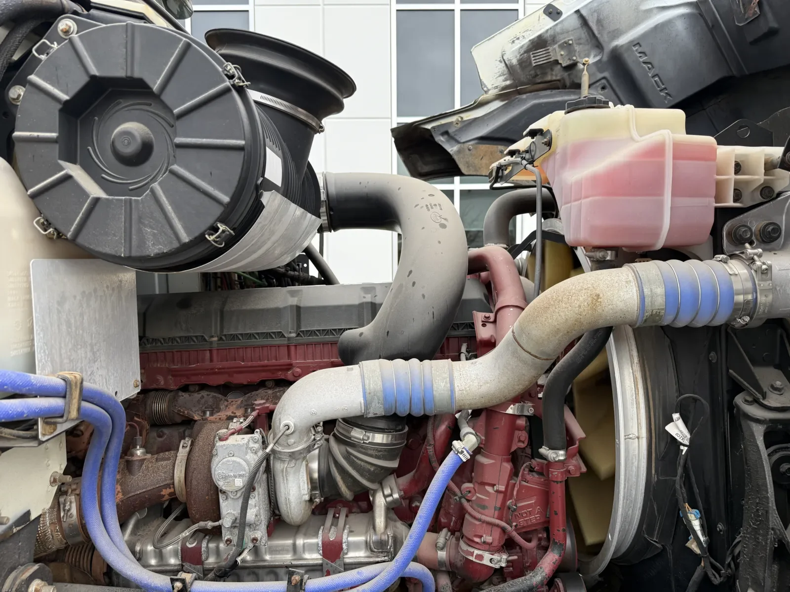 2019 Mack Pinnacle - image 12