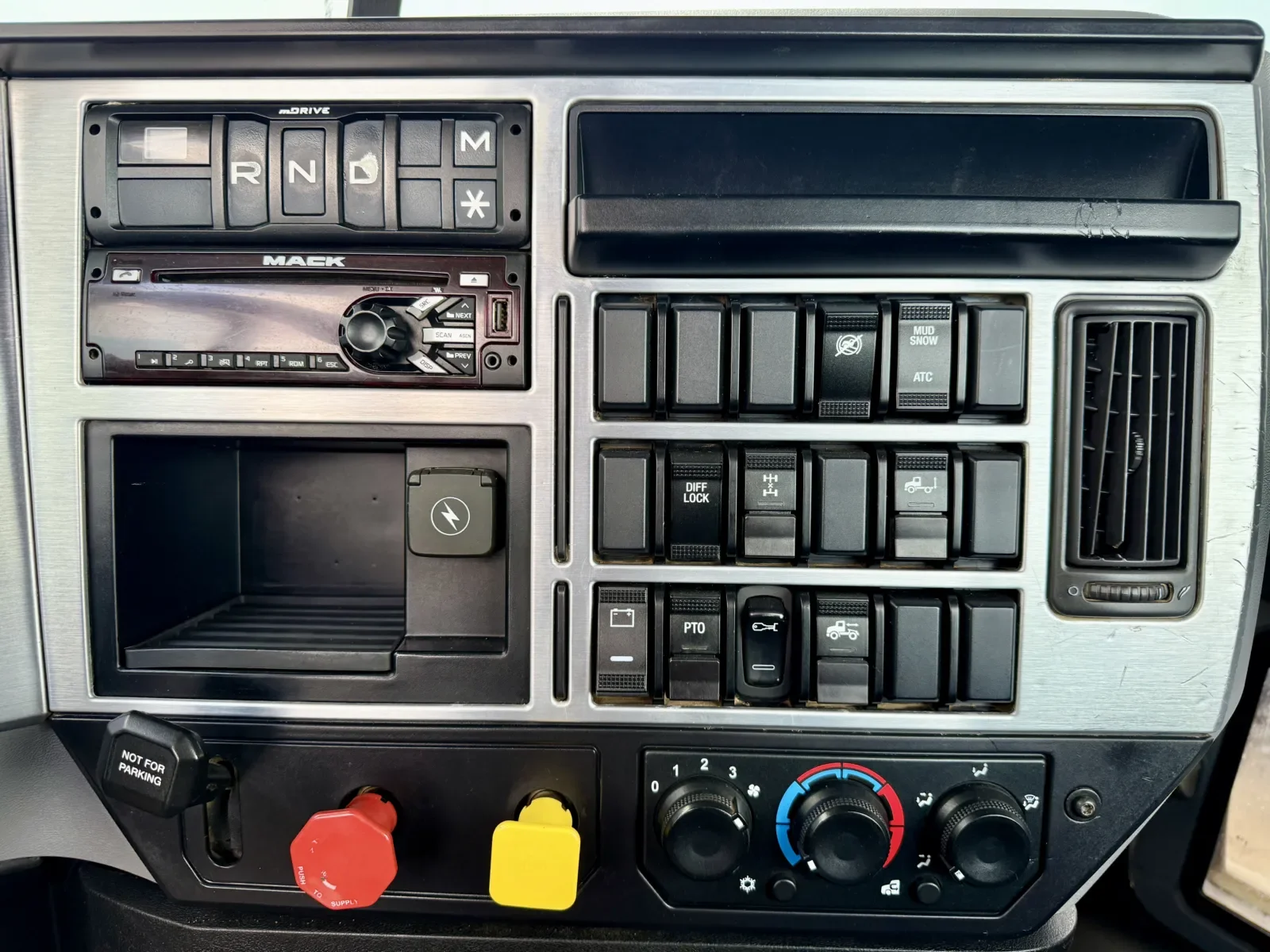 2019 Mack Pinnacle - image 18