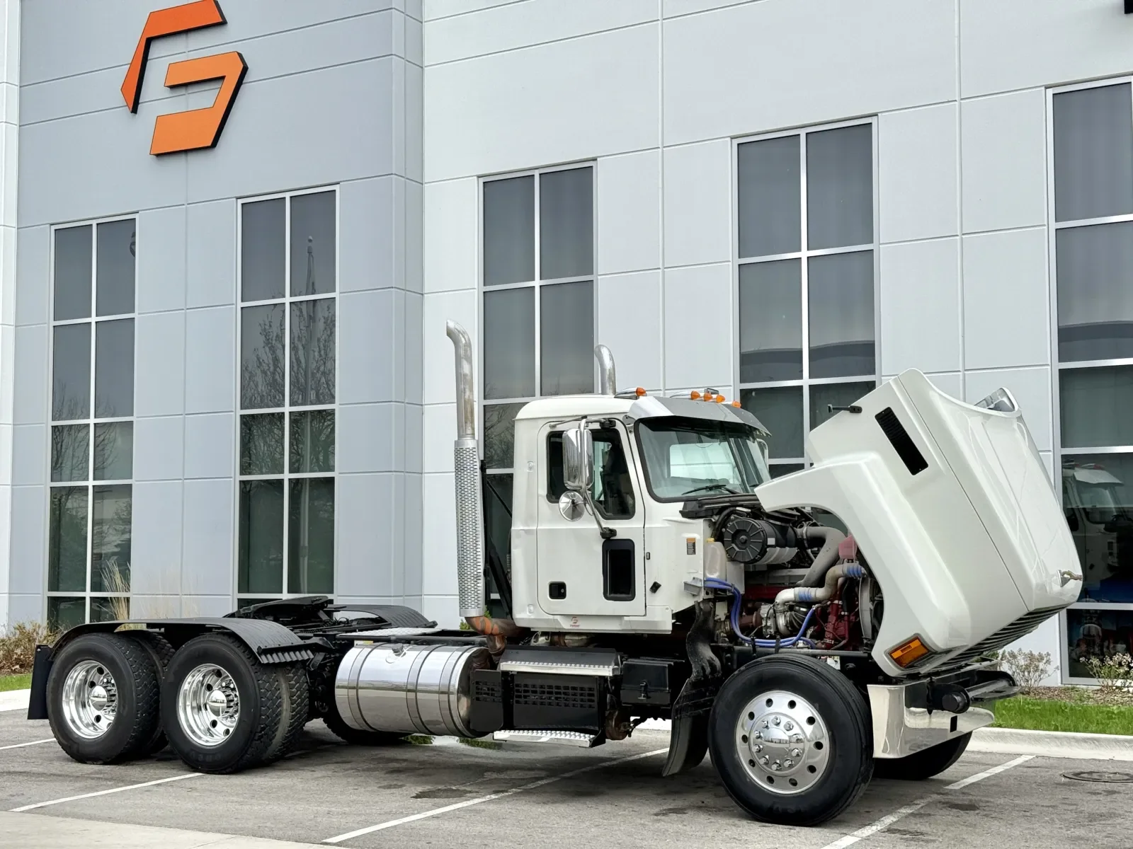 2019 Mack Pinnacle - image 9