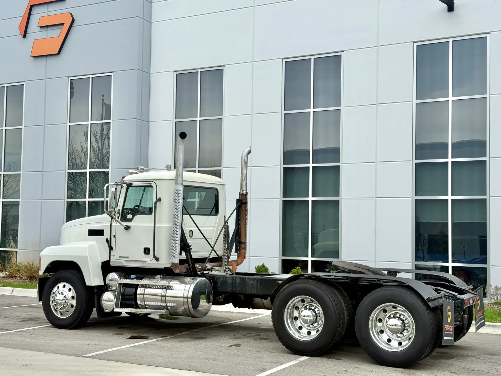 2019 Mack Pinnacle - image 6