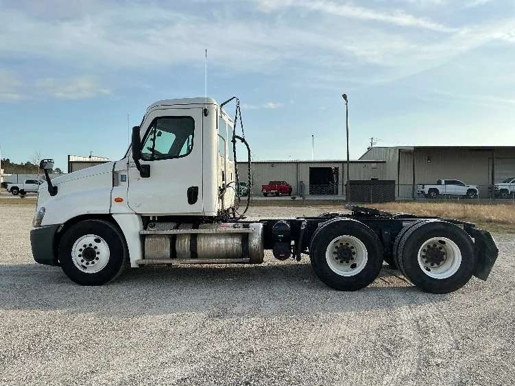 2019 Freightliner Cascadia in Gulfport, MS — photo 4