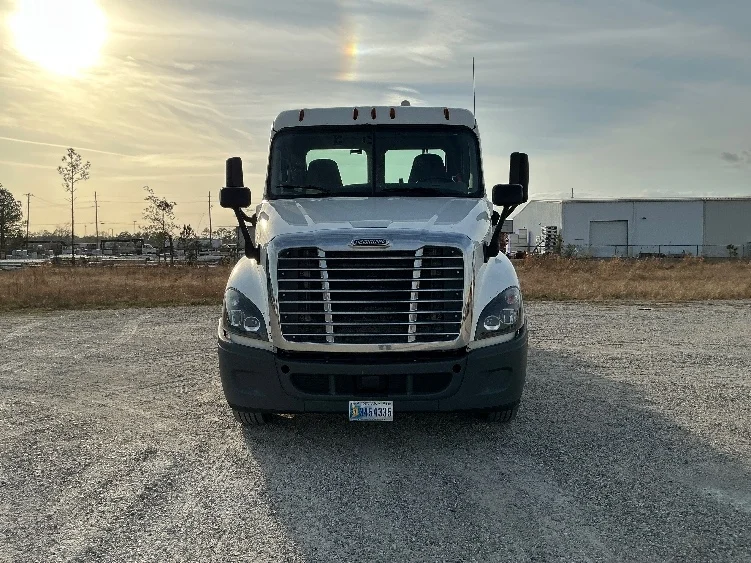 2019 Freightliner Cascadia in Gulfport, MS — photo 2