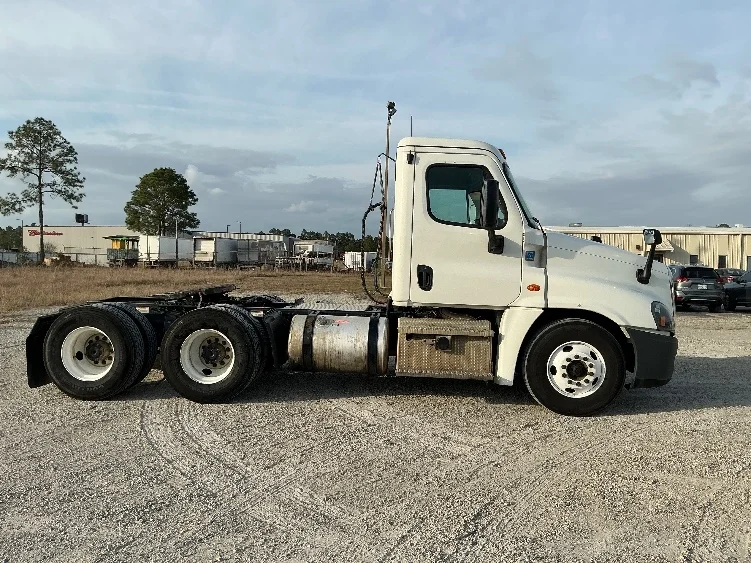 2019 Freightliner Cascadia in Gulfport, MS — photo 8