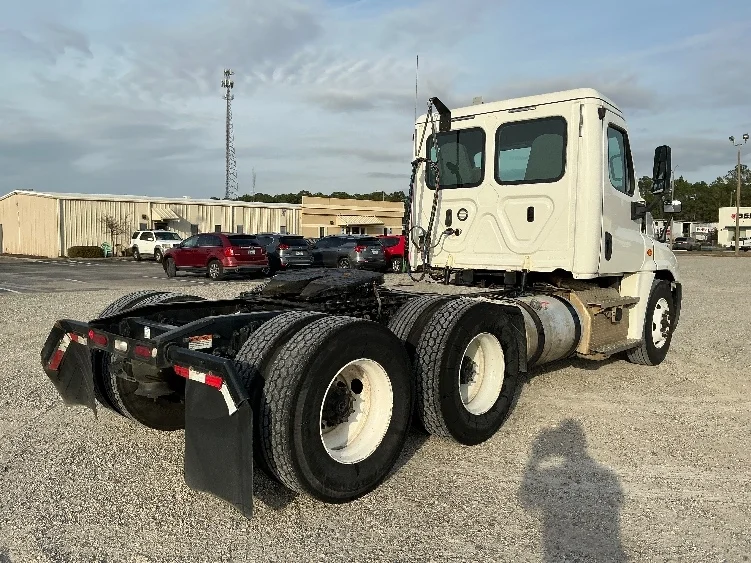 2019 Freightliner Cascadia in Gulfport, MS — photo 7