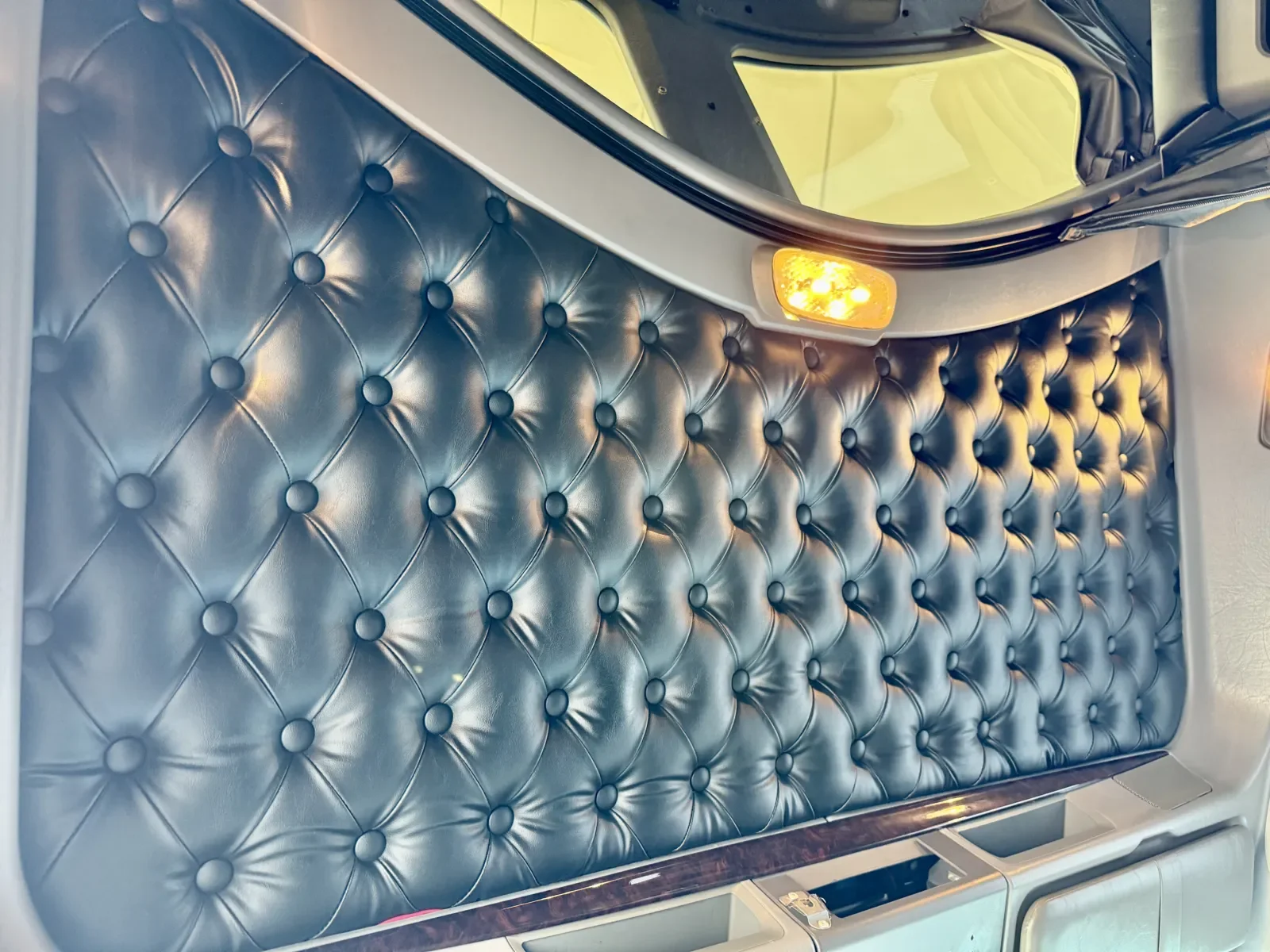 2018 Kenworth W900 - image 21