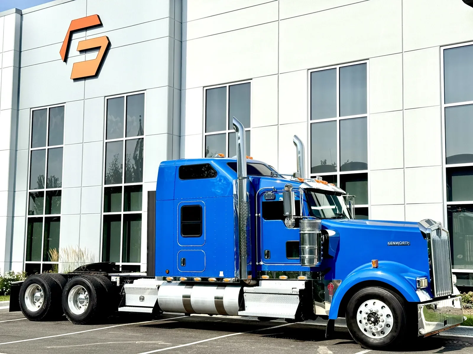 2018 Kenworth W900 - image 2