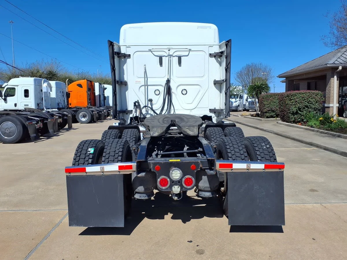 2020 Freightliner Cascadia in Houston, TX — photo 5