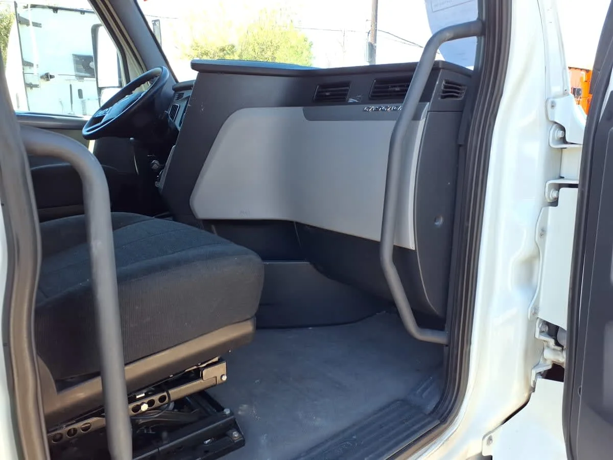 2020 Freightliner Cascadia in Houston, TX — photo 11