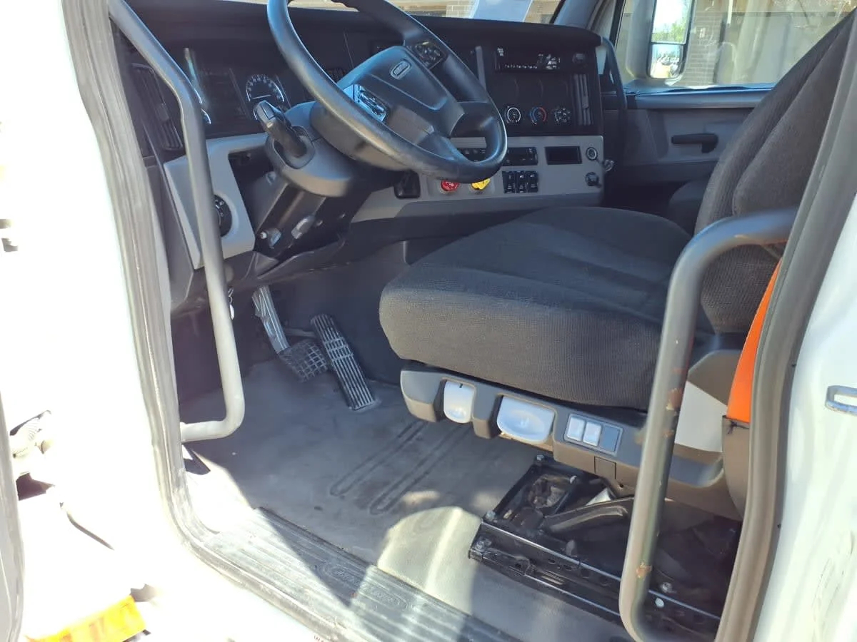 2020 Freightliner Cascadia in Houston, TX — photo 7