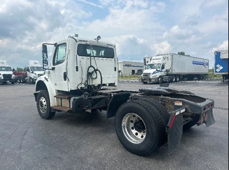 2019 Freightliner eM2 in Windsor, WI — photo 5