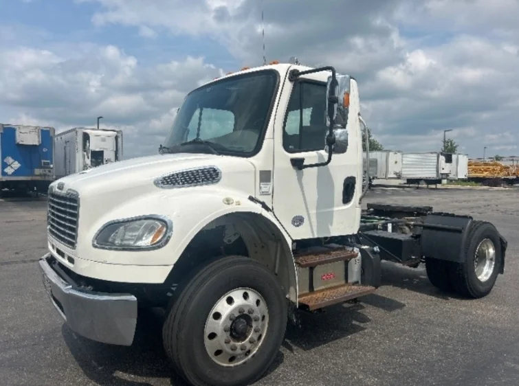 2019 Freightliner eM2 in Windsor, WI — photo 3