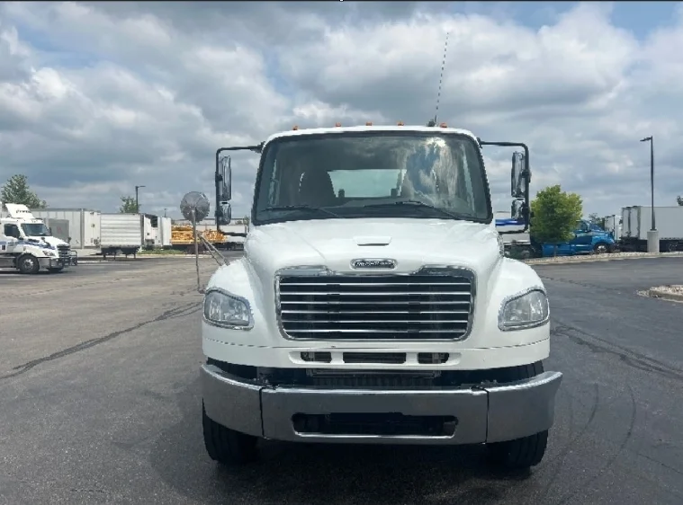 2019 Freightliner eM2 in Windsor, WI — photo 2
