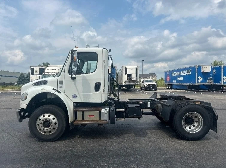 2019 Freightliner eM2 in Windsor, WI — photo 4