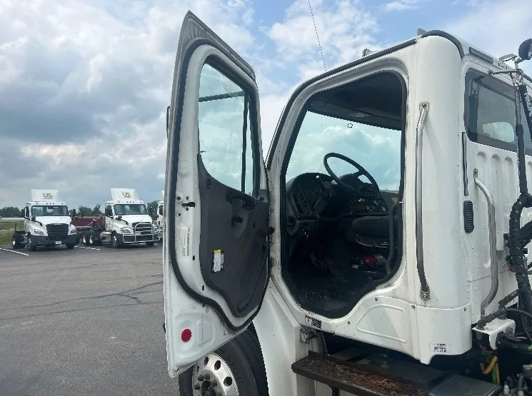 2019 Freightliner eM2 in Windsor, WI — photo 9