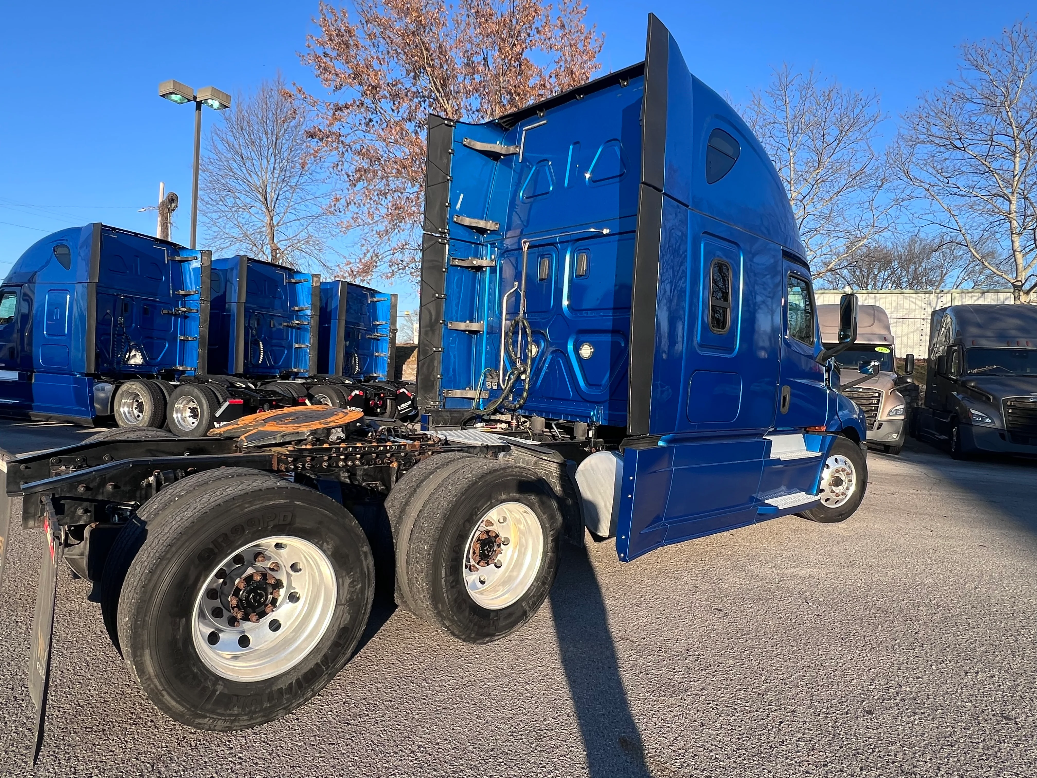 2020 Freightliner Cascadia in Nashville Isuzu, TN — photo 5