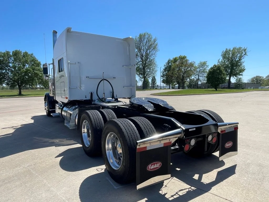 2022 Peterbilt 389 in Springfield, MO — photo 3