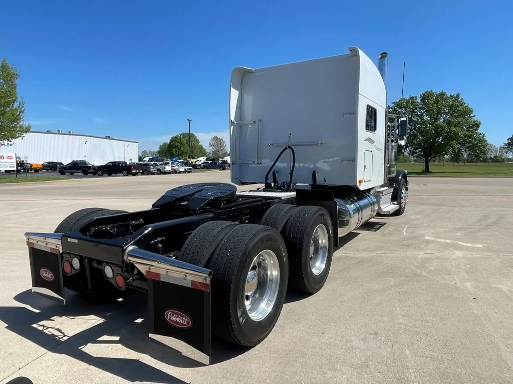 2022 Peterbilt 389 in Springfield, MO — photo 5