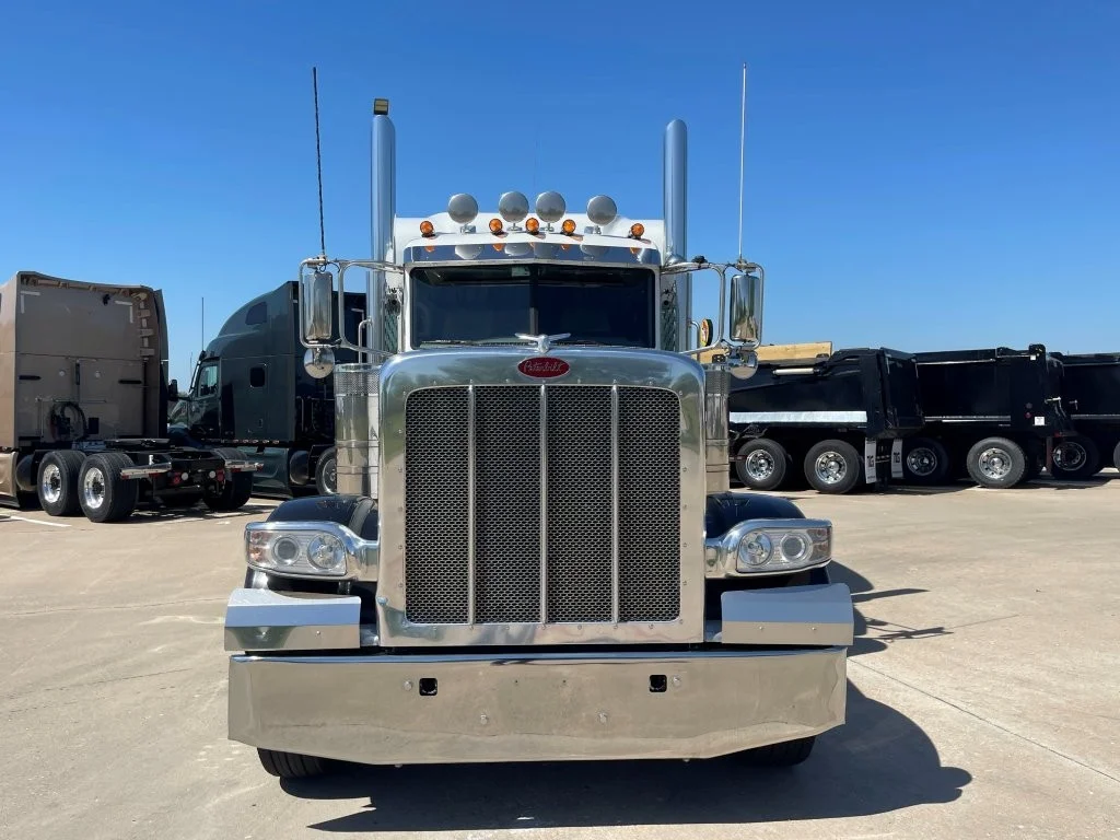 2022 Peterbilt 389 in Springfield, MO — photo 8