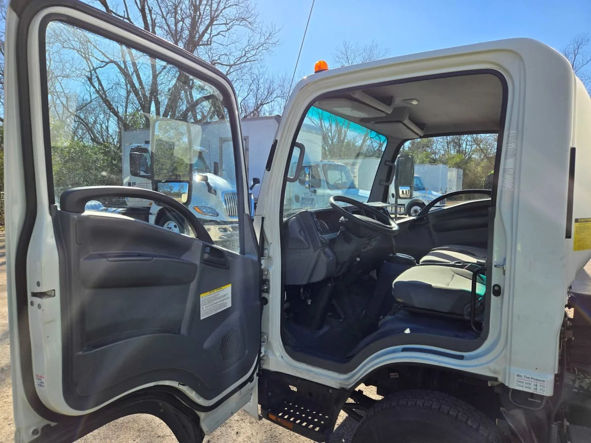 2018 Isuzu NPR - image 4