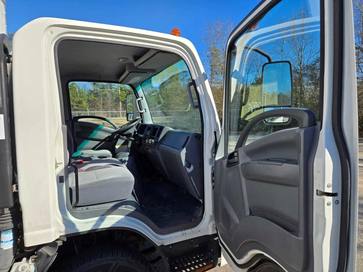 2018 Isuzu NPR - image 6