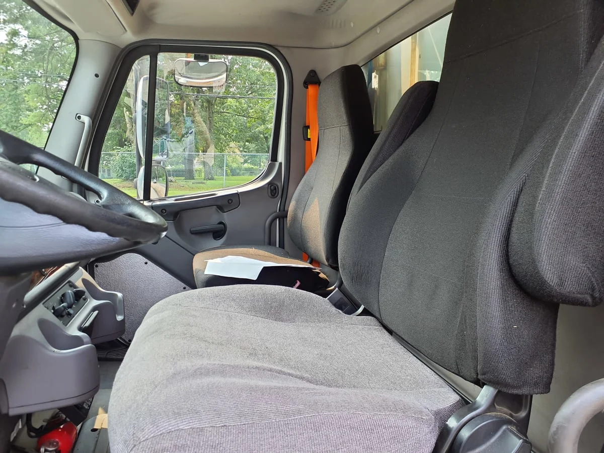 2014 Freightliner M2 106 - image 13