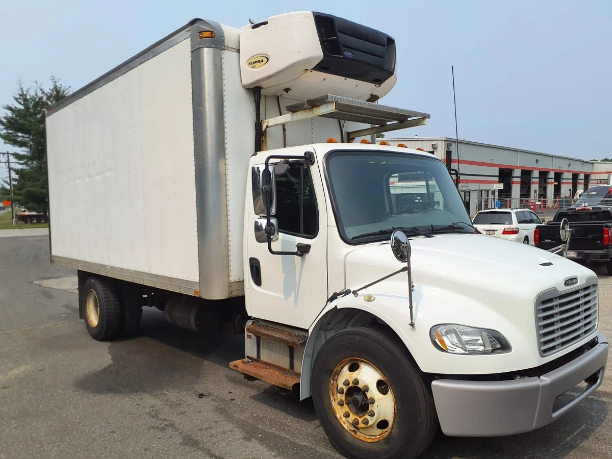 2014 Freightliner M2 106 - image 3