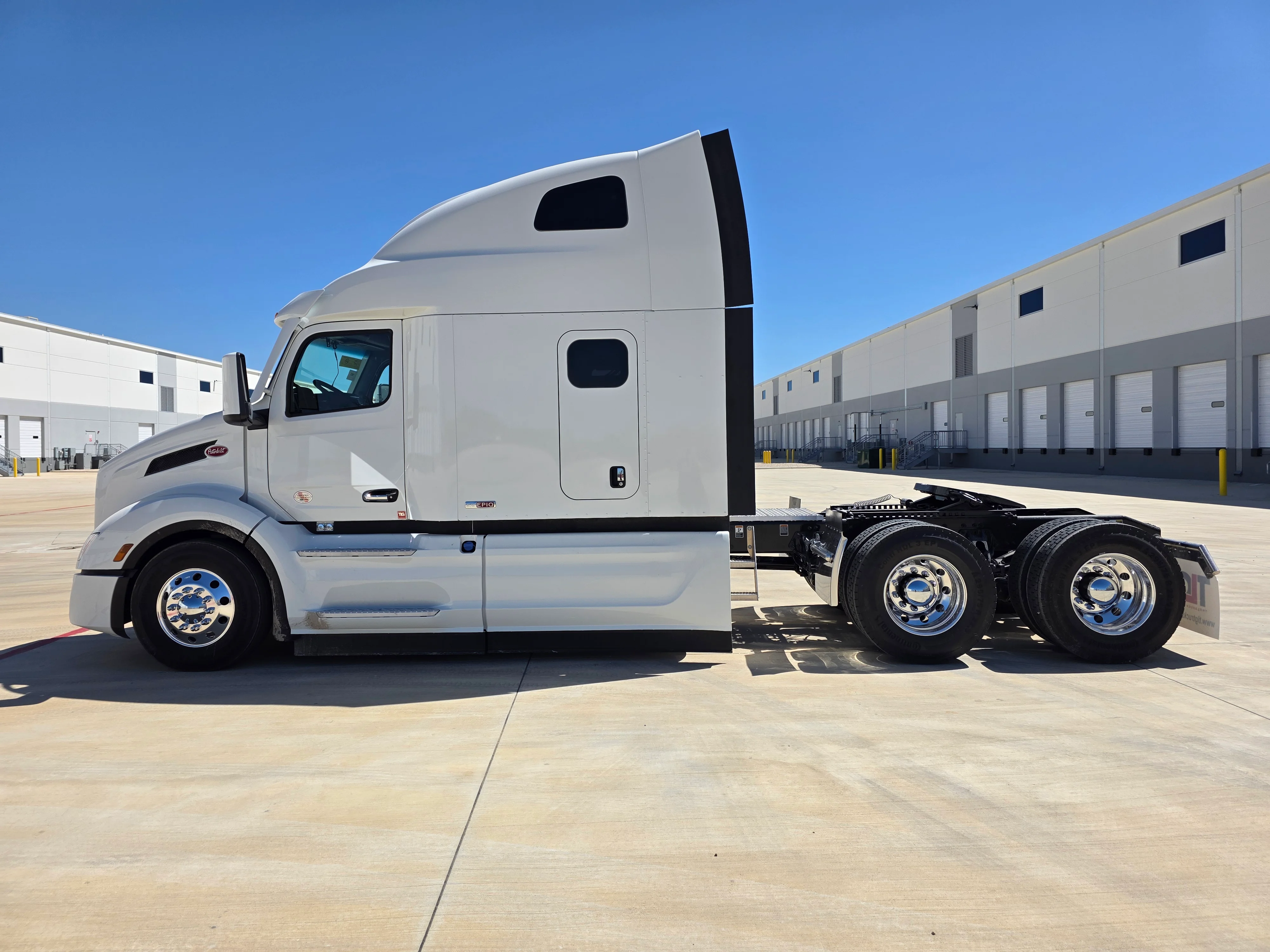 2027 Peterbilt 579 in Cincinnati, OH — photo 2