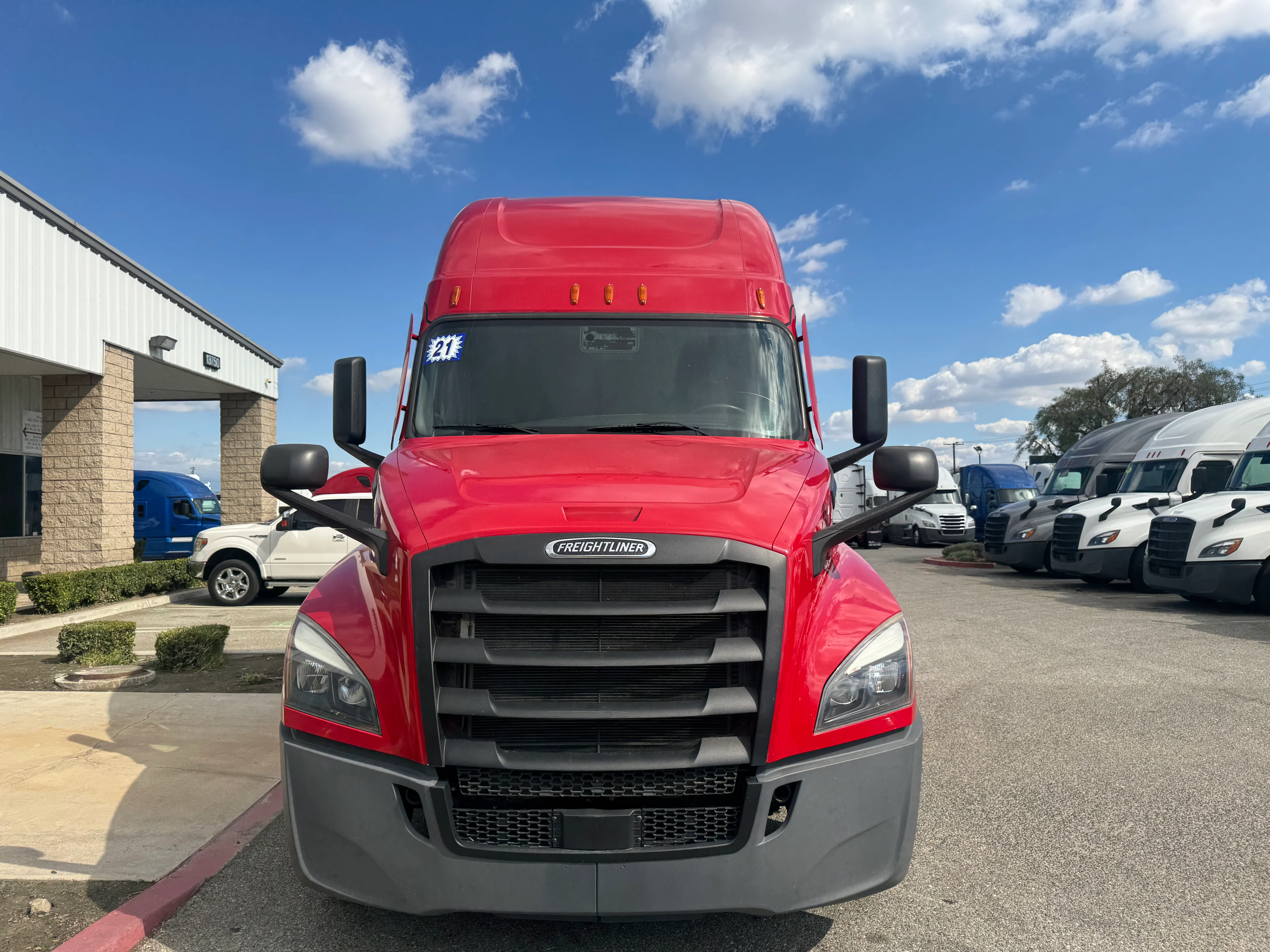 2021 Freightliner Cascadia in Selectrucks Fontana, CA — photo 2
