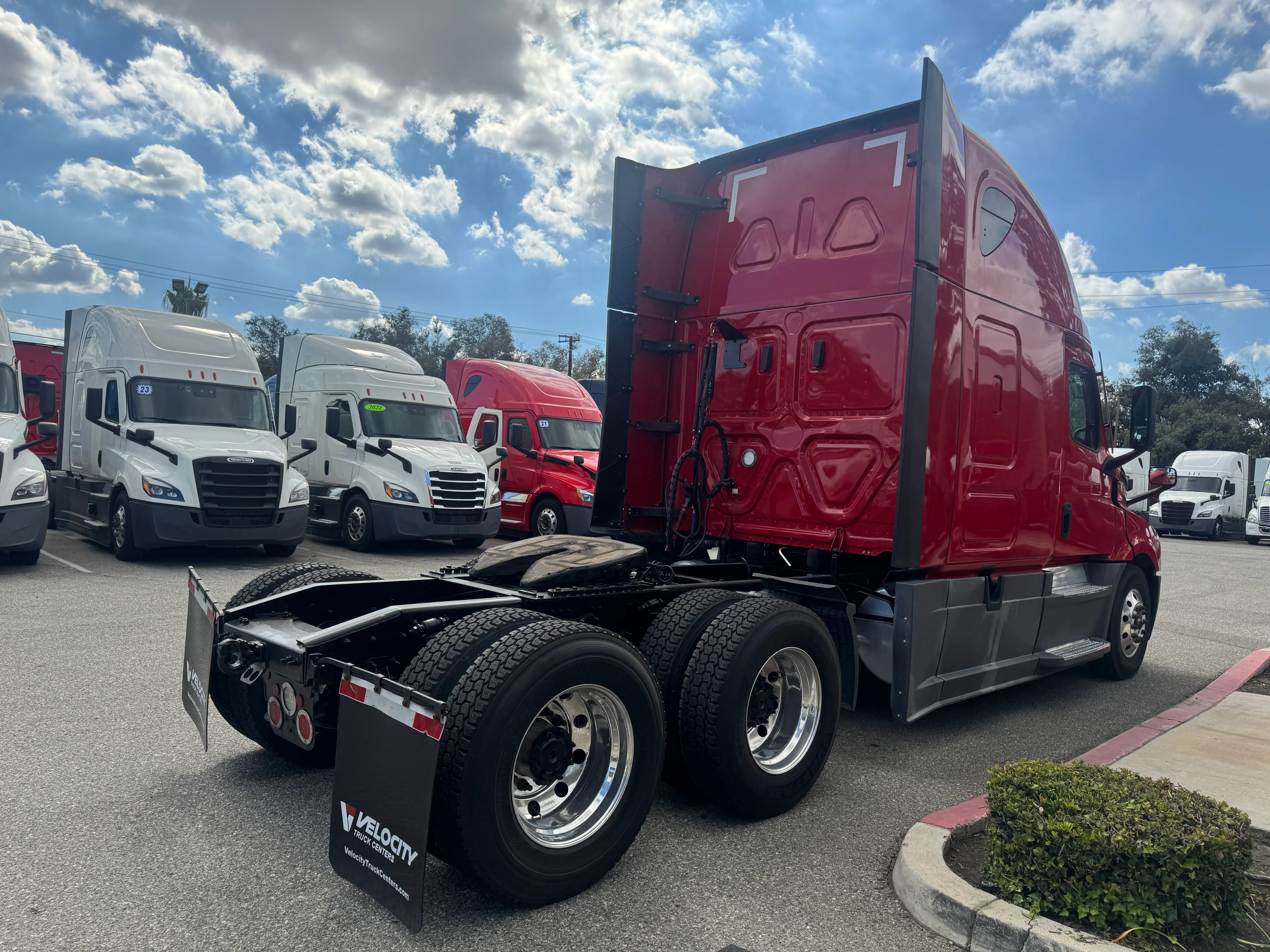 2021 Freightliner Cascadia in Selectrucks Fontana, CA — photo 6