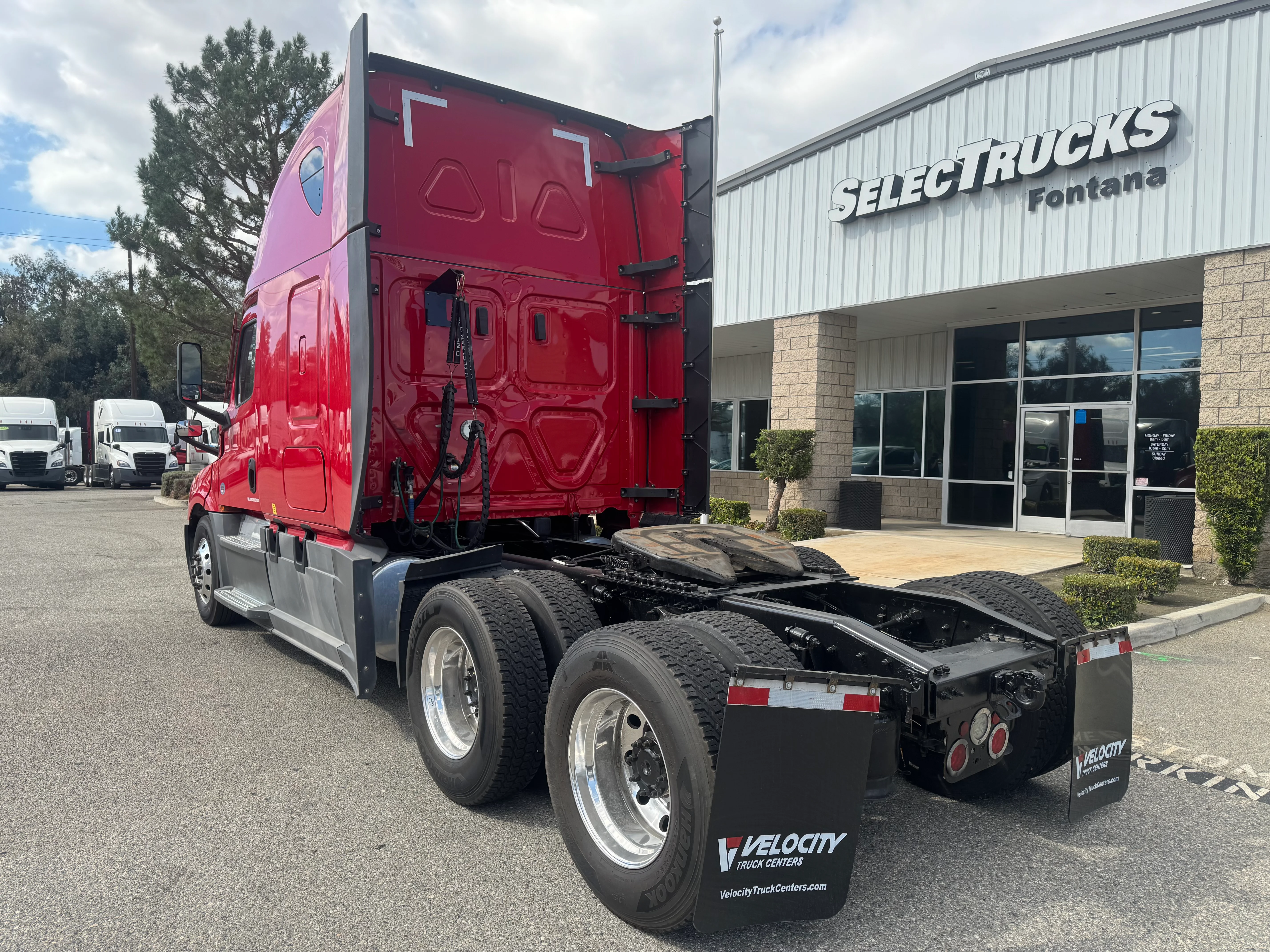 2021 Freightliner Cascadia in Selectrucks Fontana, CA — photo 4