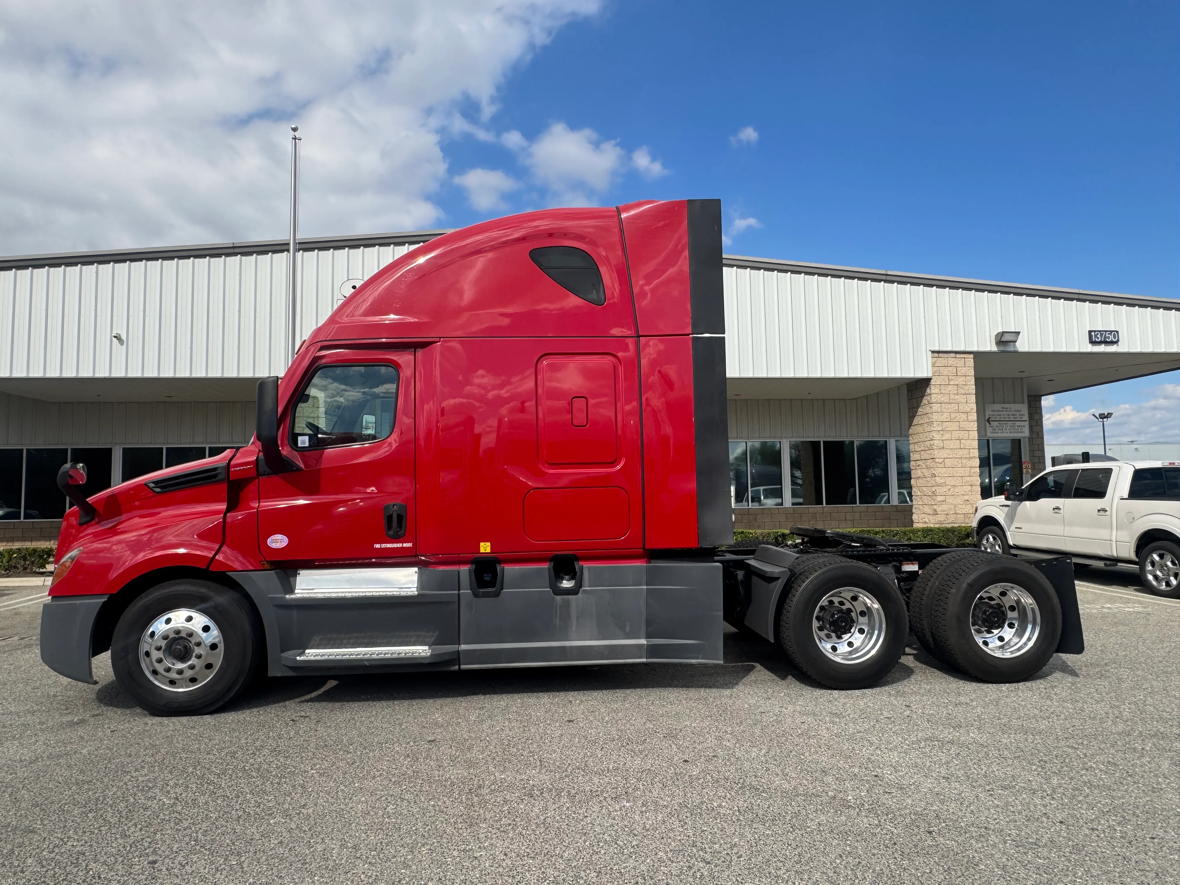 2021 Freightliner Cascadia in Selectrucks Fontana, CA — photo 3