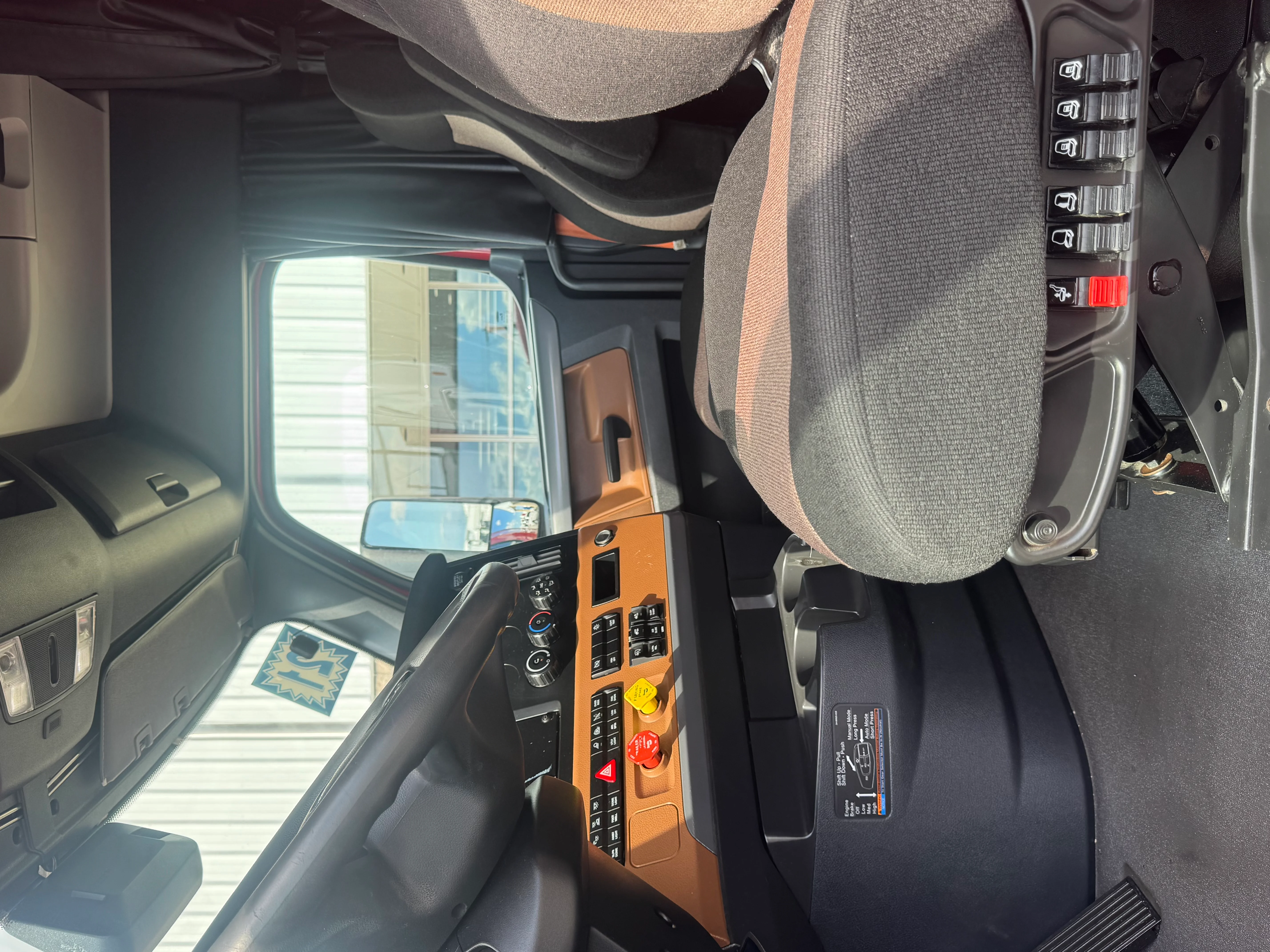 2021 Freightliner Cascadia in Selectrucks Fontana, CA — photo 13