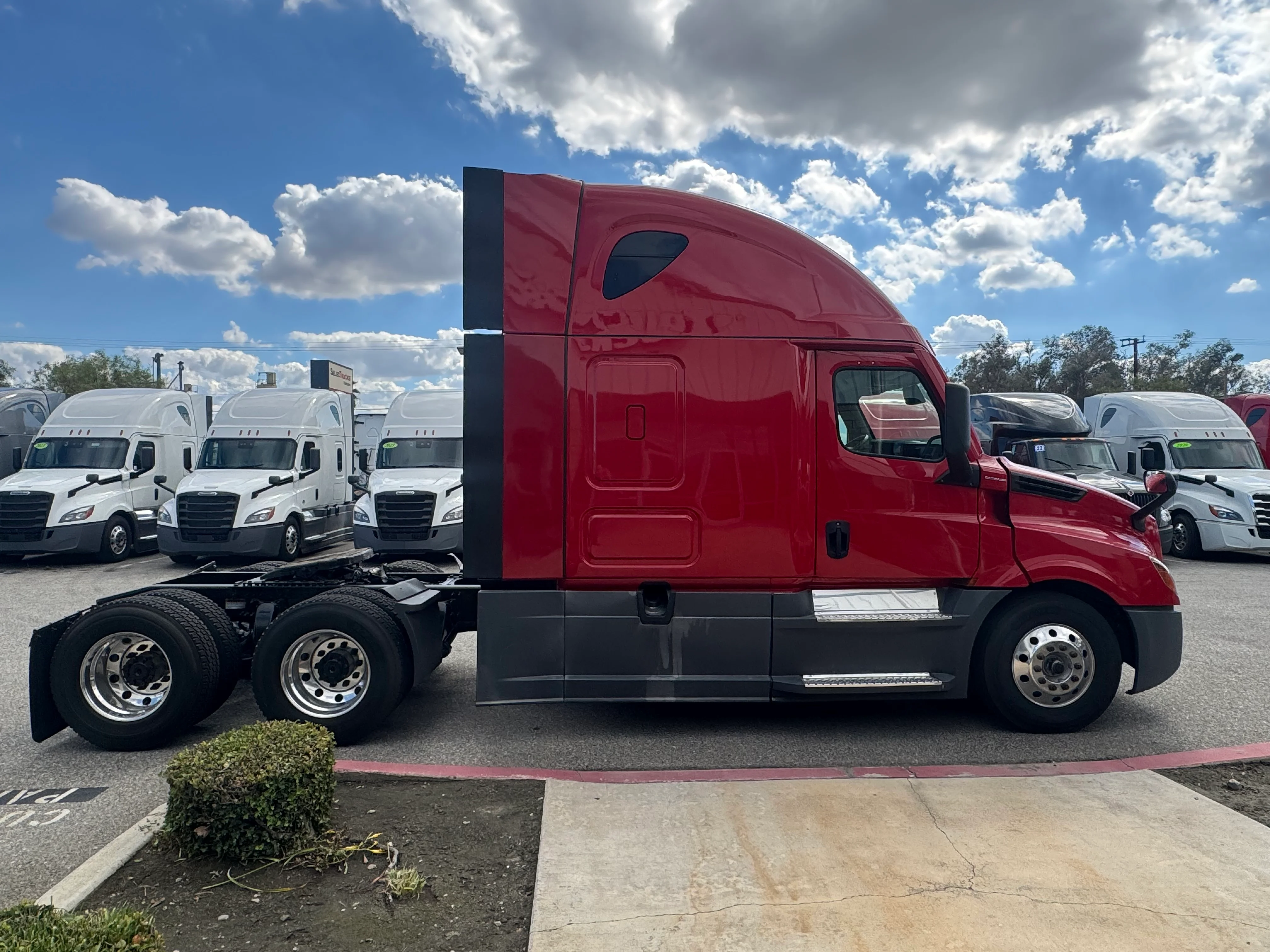 2021 Freightliner Cascadia in Selectrucks Fontana, CA — photo 7