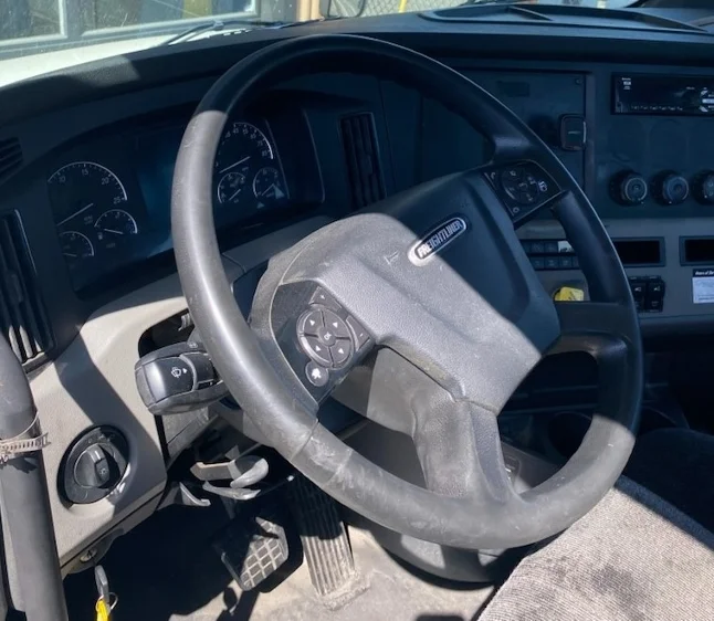 2019 Freightliner Cascadia - image 10