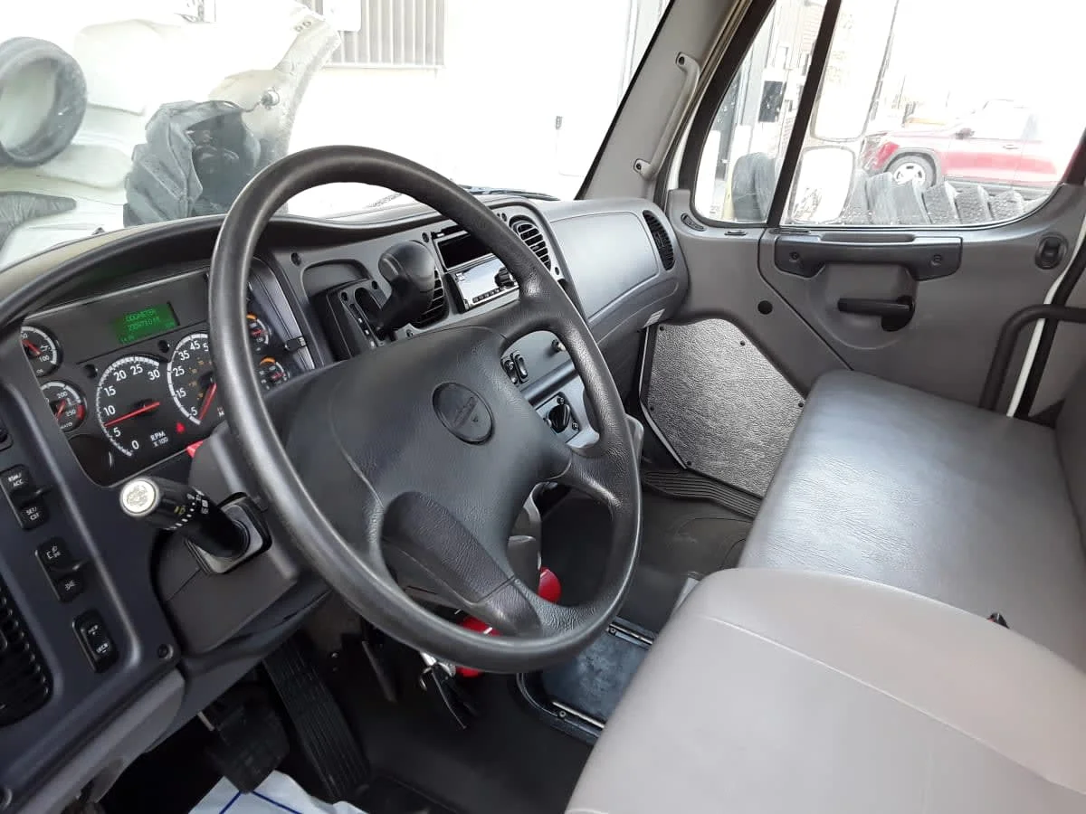 2020 Freightliner M2 106 - image 7