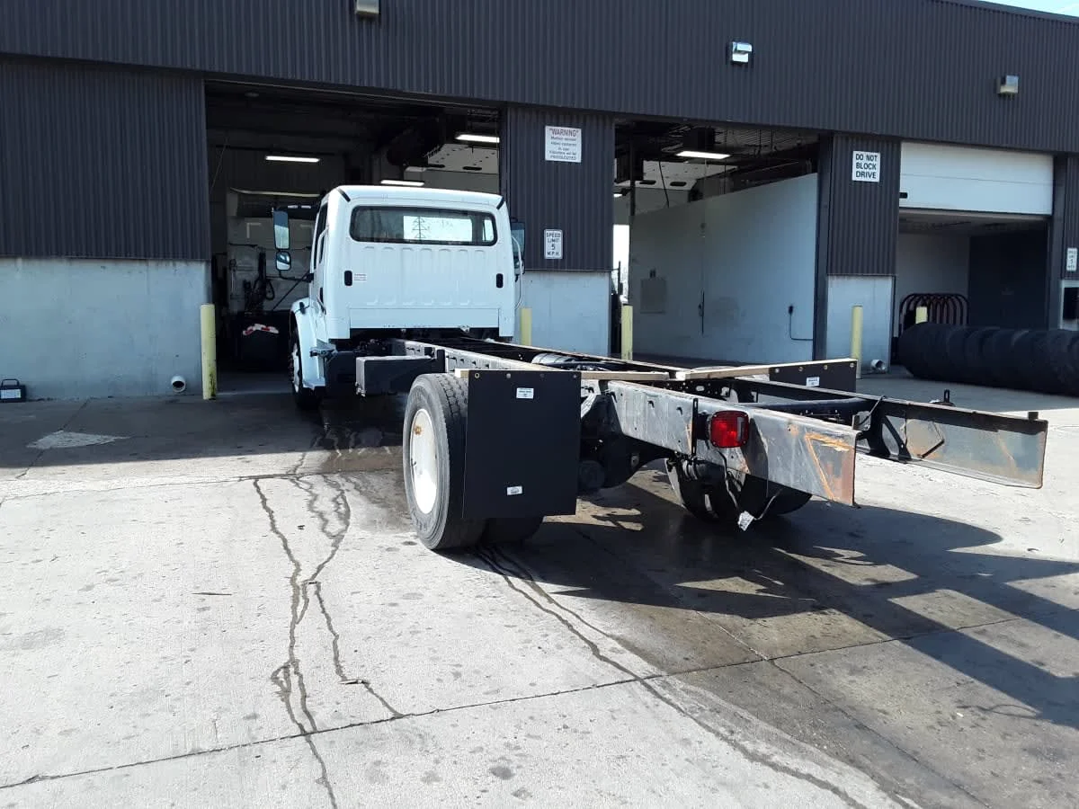 2020 Freightliner M2 106 - image 6