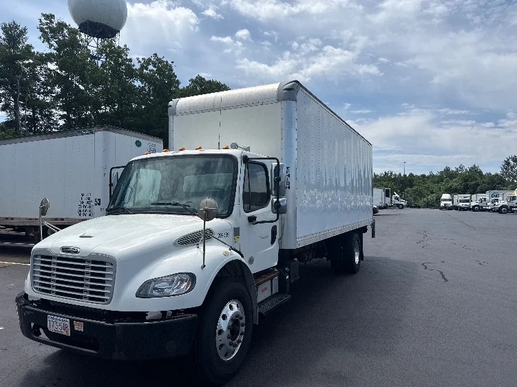 2019 Freightliner eM2 in Norton, MA — photo 3