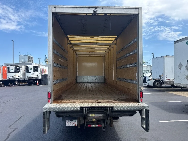2019 Freightliner eM2 in Norton, MA — photo 8