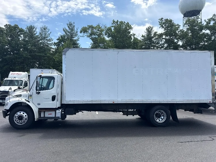 2019 Freightliner eM2 in Norton, MA — photo 4