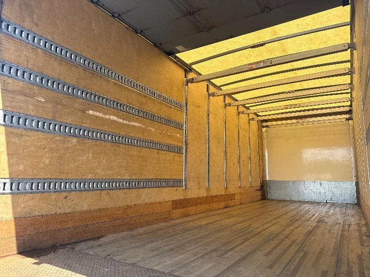 2019 Freightliner eM2 in Norton, MA — photo 10