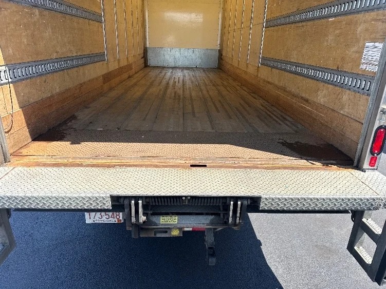2019 Freightliner eM2 in Norton, MA — photo 9
