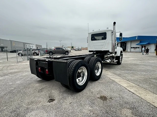 2026 Mack Pinnacle in San Antonio, TX — photo 7