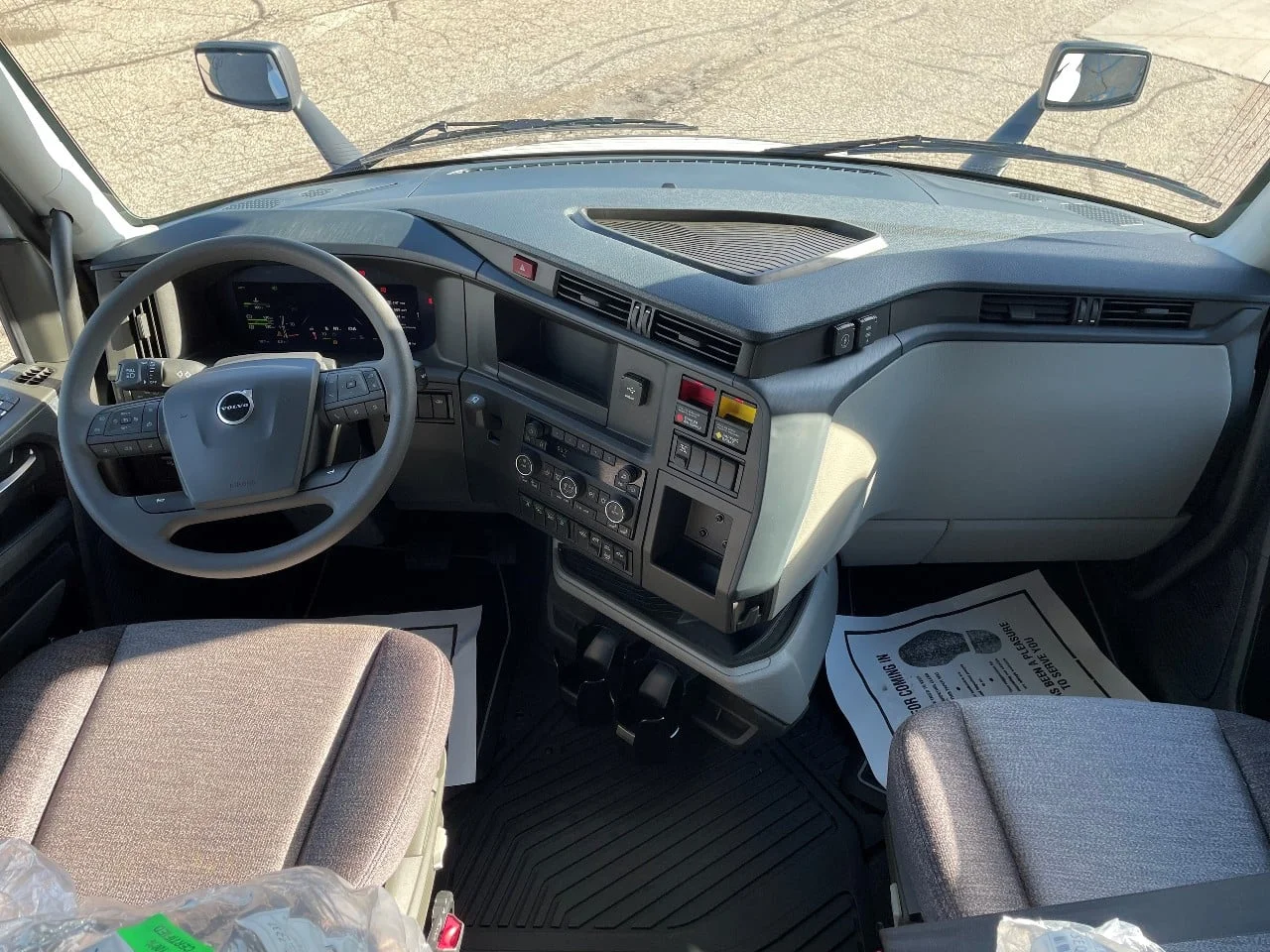 2026 Volvo VNL 860 in Byron Center, MI — photo 8