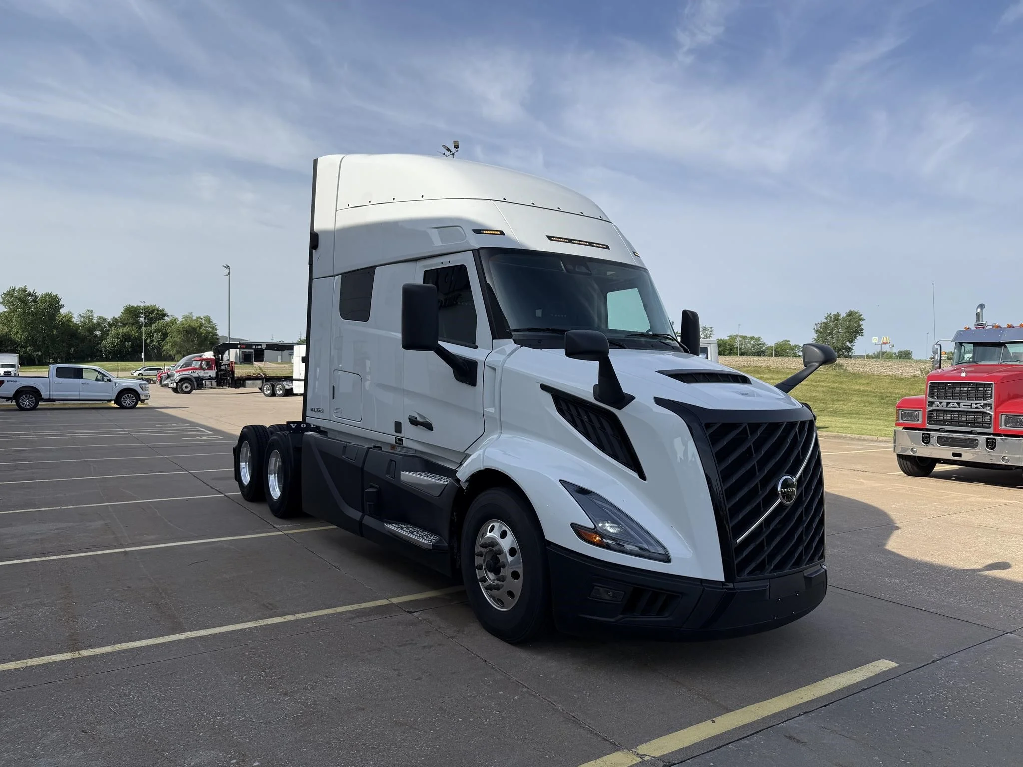 2026 Volvo — photo 3