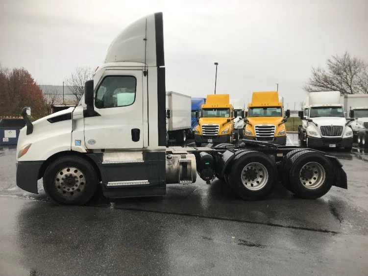 2022 Freightliner Cascadia - image 4