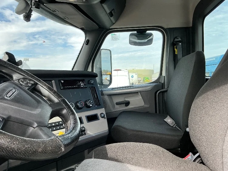 2020 Freightliner Cascadia in Stockton, CA — photo 10