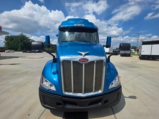2022 Peterbilt 579 in Fort Mill, SC — photo 8