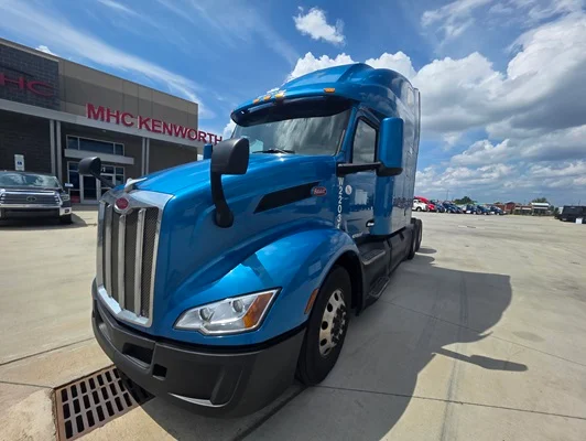 2022 Peterbilt 579 in Fort Mill, SC — photo 2