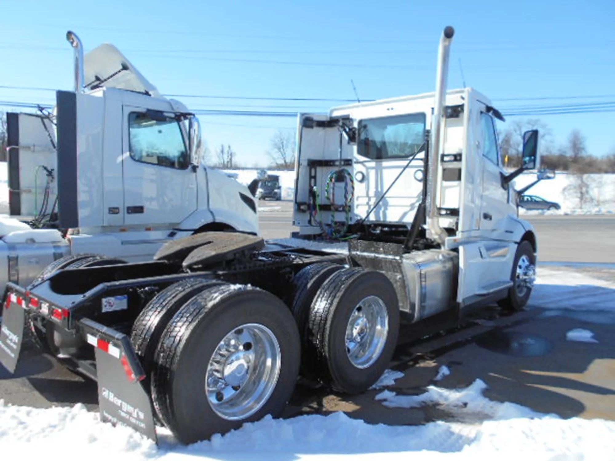 2025 Volvo in West Milton, PA — photo 3