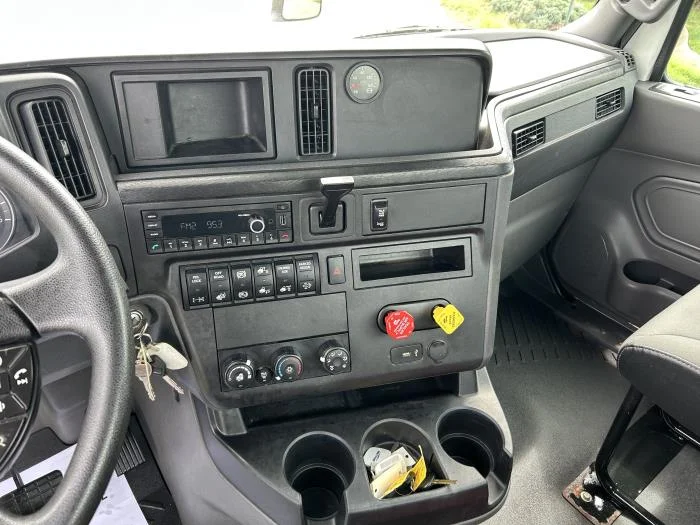 2024 International LT — photo 15